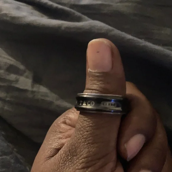 Tiffany & Co. Men's Black and Silver Band - Picture 2 of 5